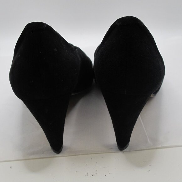 L Miller black suede 2-2.5 heel with button detail in 8.5AA - Picture 6 of 8